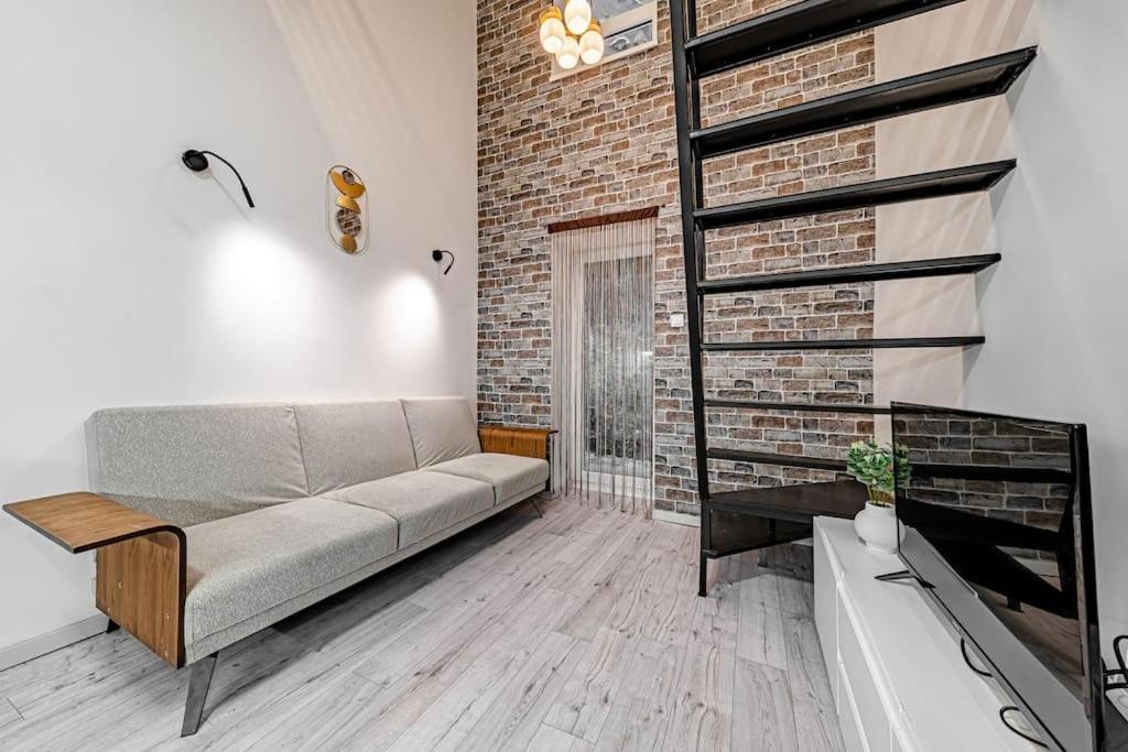 布达佩斯Chic Loft Bp: Industrial Gem公寓 外观 照片
